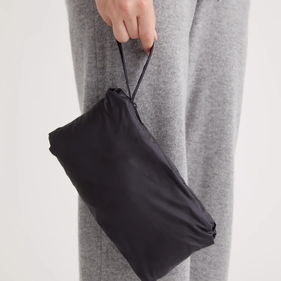 Quince Goose Down Black Puffer Vest - Picture 3 of 8